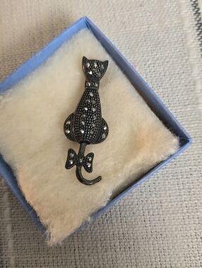 Sterling Silver Marcasite Cat Pin Kitty Articulated Tail with Bow Brooch 925